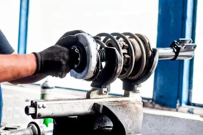Servicios de Cambio de Rótulas de carro en Bogotá talleres expertos en mantenimiento, reparación, diagnostico de suspensión automotriz (3)